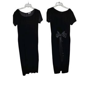 4240) Vintage 80s Robbie Bee Black Velvet Short Sleeve Bow Back Dress Medium?
